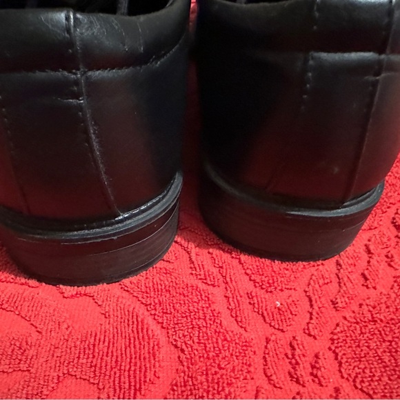 Dexter Black Oxfords with Smooth Leather Upper and Laced Design - Picture 6 of 12
